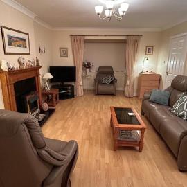 Balrath Wood - entire 3 bedroom house with drive and garden sleeps 5，位于凯尔斯的酒店