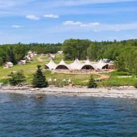 Under Canvas Acadia，位于Surry的酒店