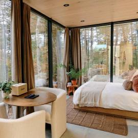 Heartleaf | Modern Lux Mirror Home | HotTub，位于Campton的酒店