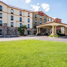 Hampton Inn & Suites Pensacola/I-10 Pine Forest Road，位于彭萨科拉的酒店
