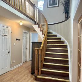 Grove Haven Retreat Budget Rooms for Workers Retirees, and Couples in Central Barrie，位于巴里的酒店