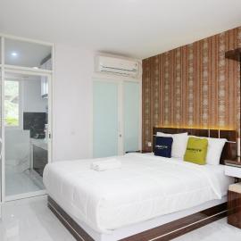 Urbanview Hotel DHelomi Homestay near UPN Veteran，位于Kalasan的酒店