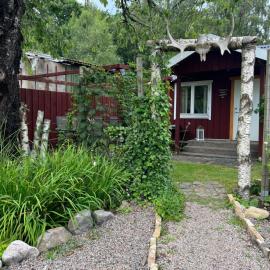 Mindre lägenhet i en lantlig miljö i Skrea，位于法尔肯贝里的酒店
