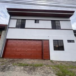 Apartamentos El Casco，位于埃雷迪亚的酒店