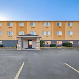 Quality Inn Dubuque on Hwy 20，位于迪比克的酒店