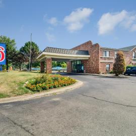 Motel 6-Waukegan, IL，位于沃基根的酒店