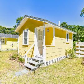 Dreamy Cottage for Two Close to Beaches，位于伊斯特姆的酒店