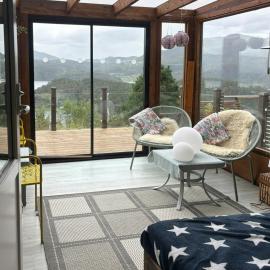 Modern Cabin With Panoramic Views In Aukland，位于Jelsa的酒店