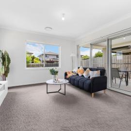 Peaceful Schofields 5BR Near Station Garage，位于Schofields的酒店