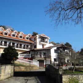 Hotel Solatorre，位于柯米拉斯的酒店