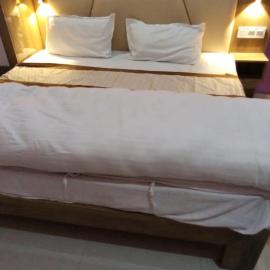 Dev Hotel Rooms，位于尼玛纳的酒店