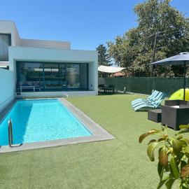 Modern Villa With Private Pool/ 400m To The Beach，位于格拉德卡斯特利翁的酒店