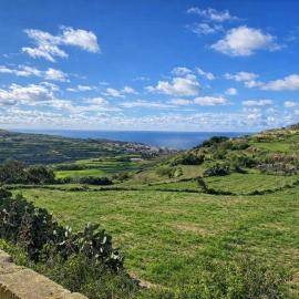 Bellvue Maisonette in Kercem with Valley Views，位于Kerċem的酒店