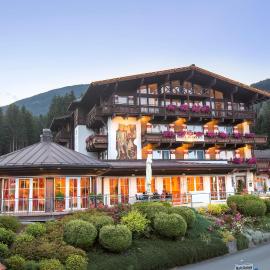 Hotel Hubertus，位于纽科琴格罗斯夫的酒店