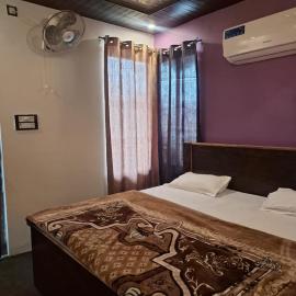 Gorakhnath Guest House,位于戈勒克布尔的酒店