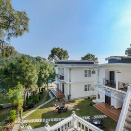 ELIVAAS Signature Stars and Windsongs with Shared Pool, Garden, Game Zone, Restaurant, & Hill Views Pet-friendly,位于纳汉的酒店