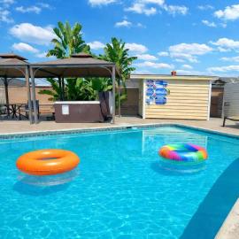 Orchard Villa Disneyland 5 Bedroom Pool Home Spa，位于安纳海姆的酒店