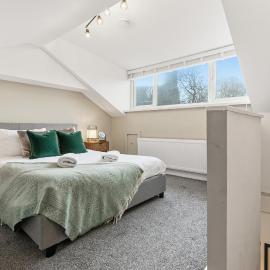Stunning 3B Home, ideal for leisure & contractors，位于克利夫罗的酒店