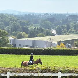 Cavan Equestrian Estate - An Independent On-Site Accommodation，位于卡文的酒店