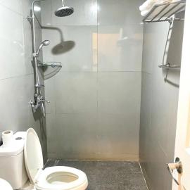 Shine Hotel,位于Sampong的酒店