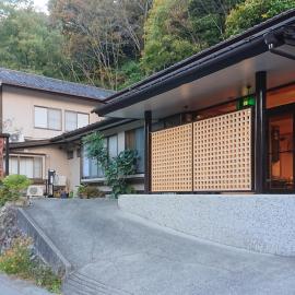 Ayameya Ryokan，位于中之条的酒店