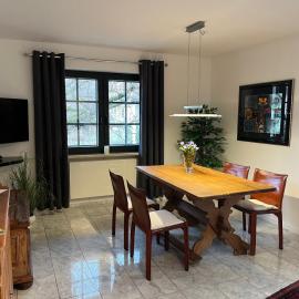 1 A Ferienwohnung im Dreiländereck D-F-CH mit beheizbarem kleinem überdachtem Pool auf der privaten Terasse，位于Hausen的酒店