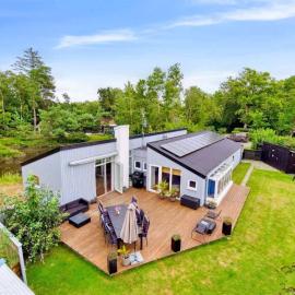 5 star holiday home in Nexø，位于内克瑟的酒店