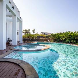 Libentia Hotel & Poolvilla，位于济州市的酒店