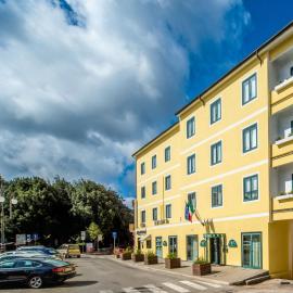 New Petit Hotel,位于坦皮奥袍沙尼亚的酒店
