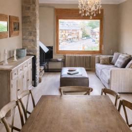 CaL QuEROL Llivia 2 piscina, 8 pax, 2 baños y parking，位于利维亚的酒店