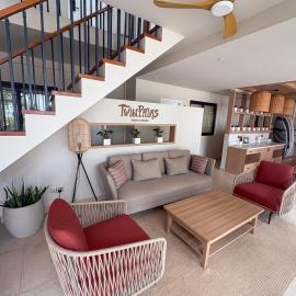 TWIN PALMS 'Beach House' - New surf front location，位于图鲁斯杜的酒店