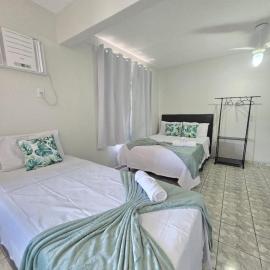 Loft Recanto Dos Cavalheiros! Com Ar Condicionado!，位于马卡埃的酒店