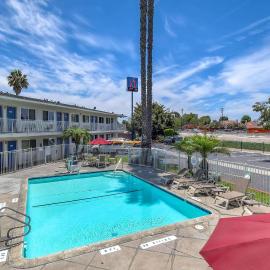 Motel 6-Westminster, CA - South - Long Beach Area，位于威斯敏斯特的酒店