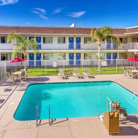 Motel 6-Phoenix, AZ - North Bell Road，位于凤凰城的酒店