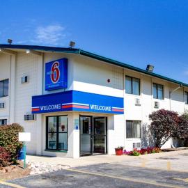 Motel 6-Normal, IL - Bloomington Area，位于Cardinal Court的酒店