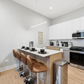 Comfy Condo - Gym Free Parking & Modern Amenities，位于芝加哥的酒店