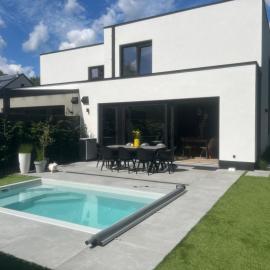 Luxe woning met verwarmd zwembad，位于亨克的酒店