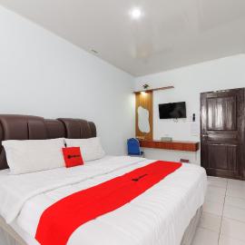 RedDoorz Syariah Plus at Raisaespace Cianjur，位于展玉的酒店