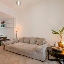 Modern apartment near City Centre, Luna CasaMia，位于Mellet的酒店