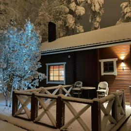 Sappee Peak Cabin - Bike, Fire, Snow & Adventure，位于Salmentaka的酒店