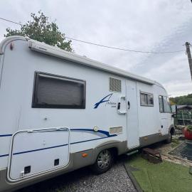 Camping car du bonheur，位于艾瓦耶的酒店