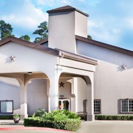 Hotel Piney Woods,位于亨茨维尔的酒店