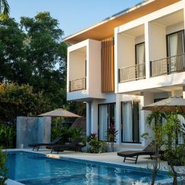 Sinapa Suites，位于帕干岛的酒店