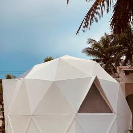 Frequency Beachfront Domes El Cuyo，位于埃尔库约的酒店