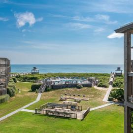 Top Side - Duck, Colony by the Sea, Ocean Views, Community Pool, Tennis, Pets OK, Flex Stays，位于达克的酒店