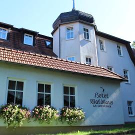 Hotel Waldhaus，位于Römhild的酒店