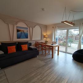 Stylish & Spacious Apartment with Patio，位于施塔姆斯的酒店