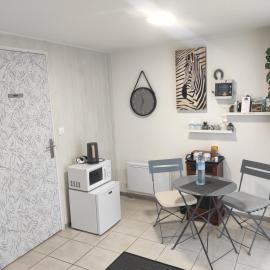 Chambre entrée indépendante，位于洛代夫的酒店
