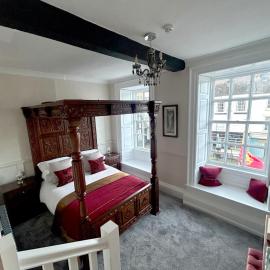 Community Owned Gwesty Owain Glyndwr Hotel，位于科文的酒店