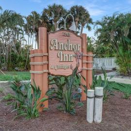 Anchor Inn & Cottages,位于萨尼贝尔的酒店